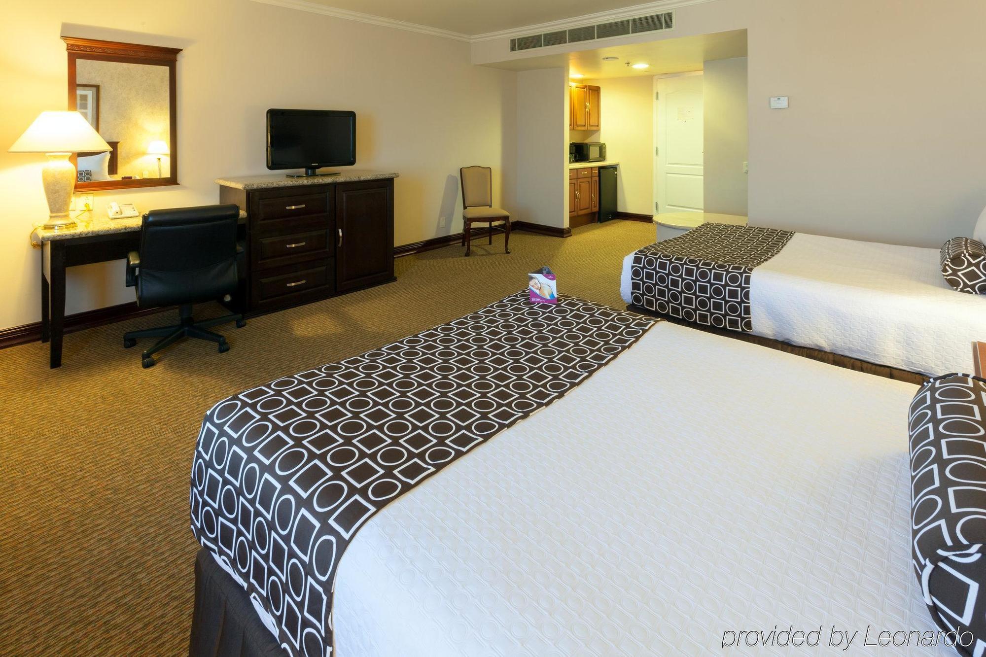 Best Western Plus Nuevo Laredo Inn & Suites Exterior photo